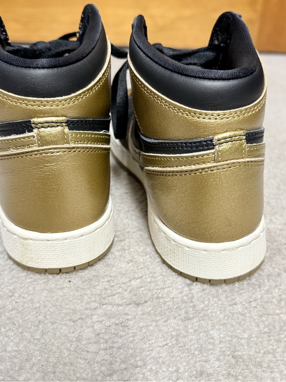 Nike Air Jordan 1 Retro High OG GS Black/ Gold FD1437-071 Sneakers, Youth 6.5 - Picture 4 of 12
